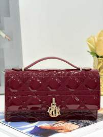 Picture of Dior Handbags _SKUfw239223419fw